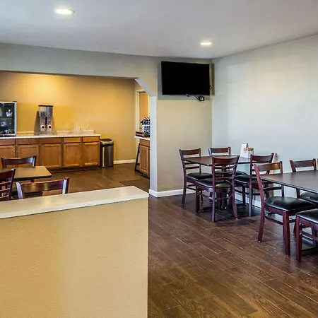 Quality Inn & Suites Near Nas Fallon 