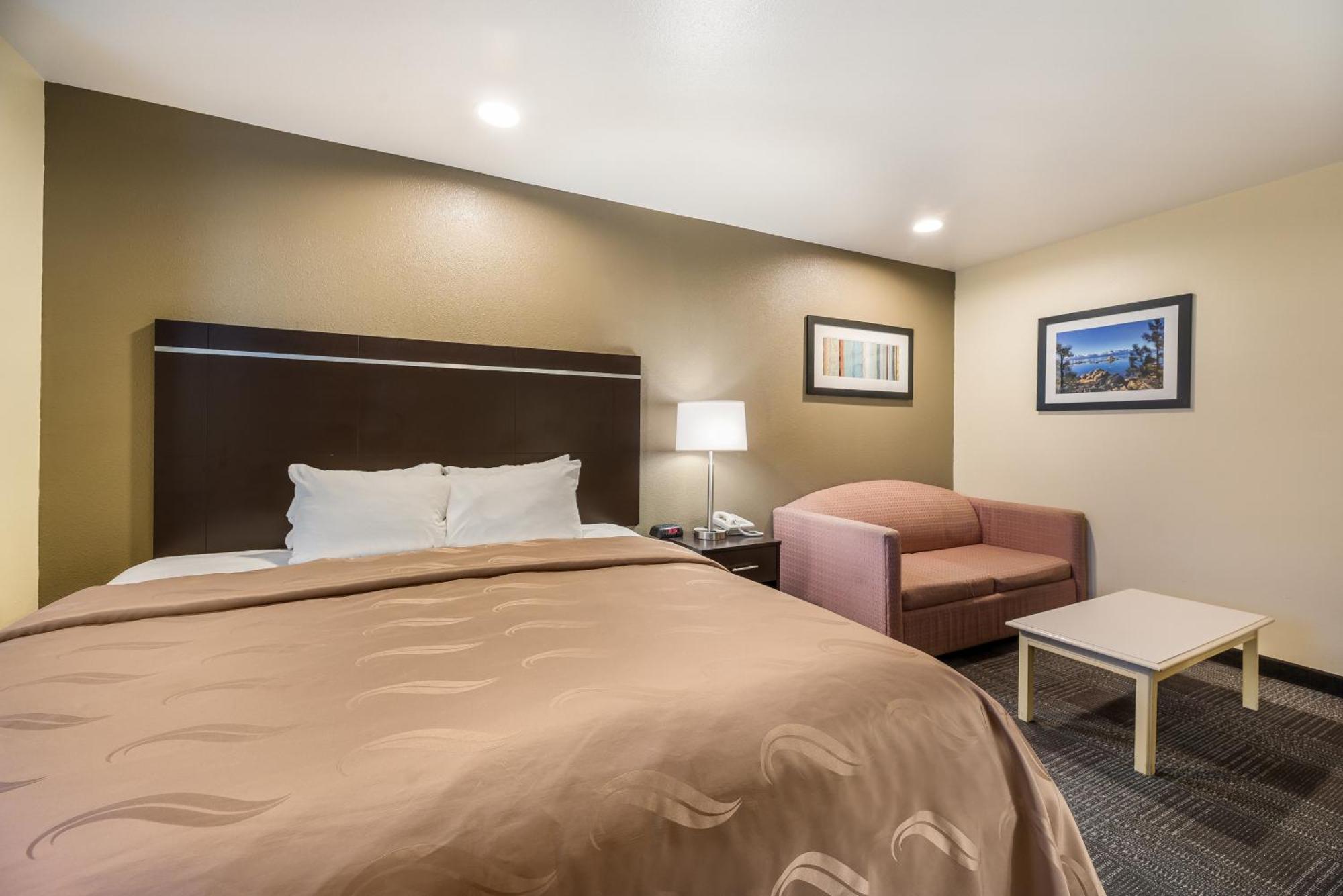 Hotel Quality & Near Nas