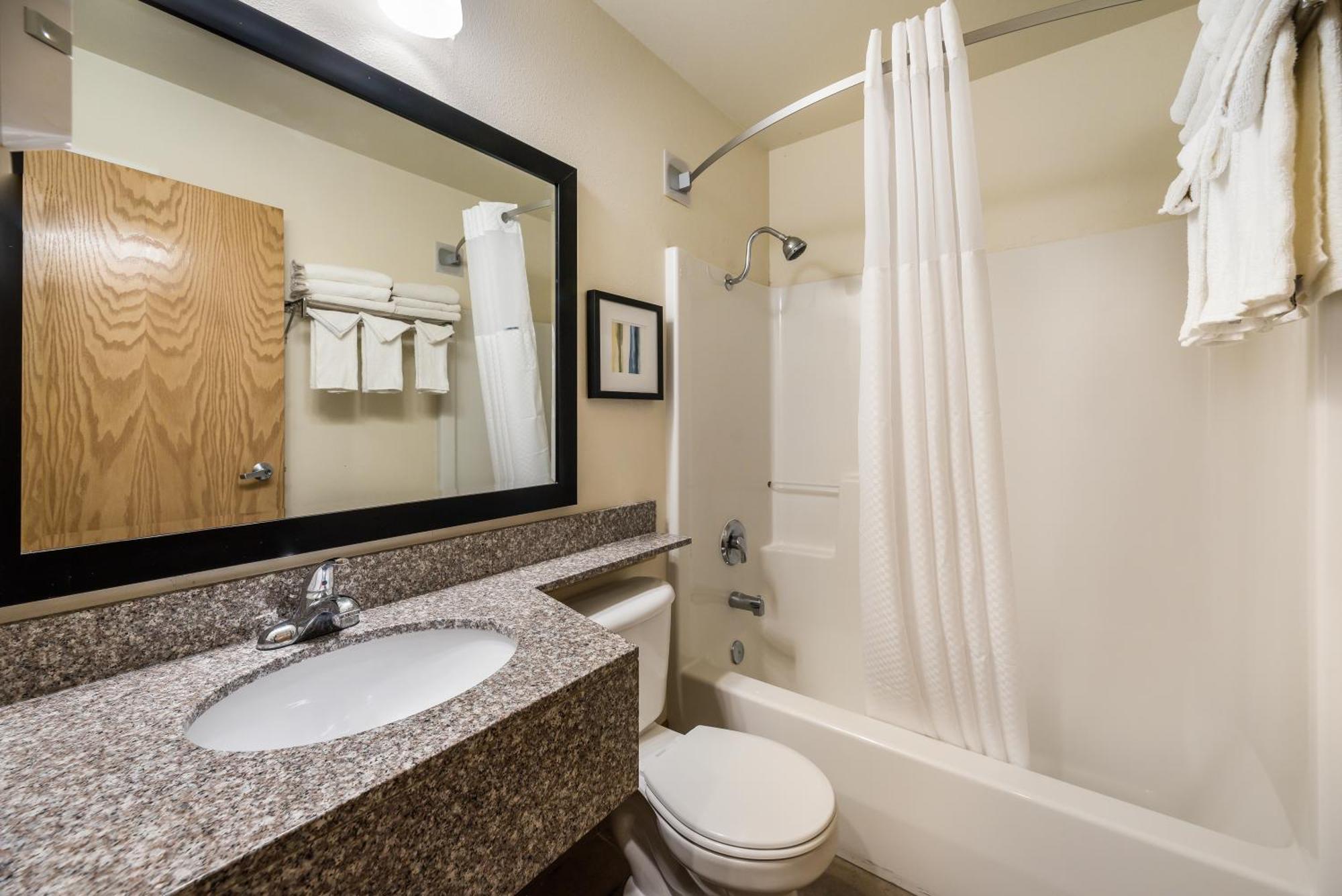 Hotel Quality & Near Nas