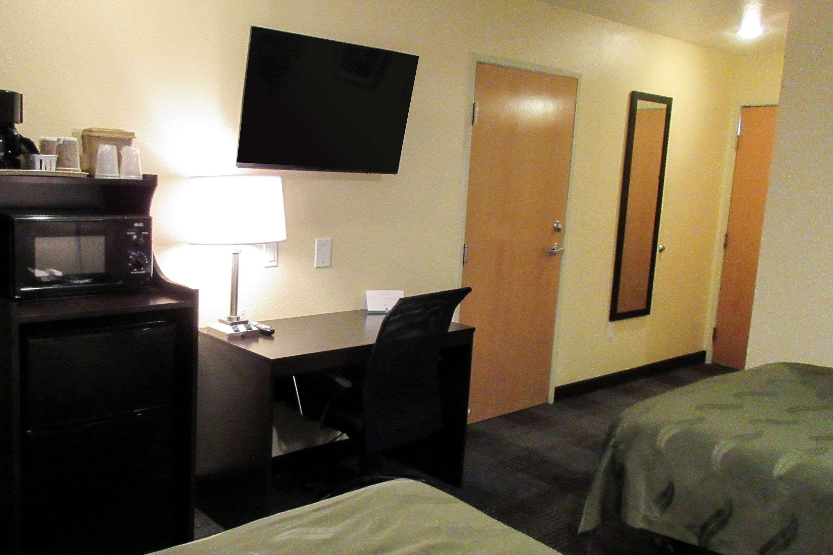 Hotel Quality & Near Nas Fallon