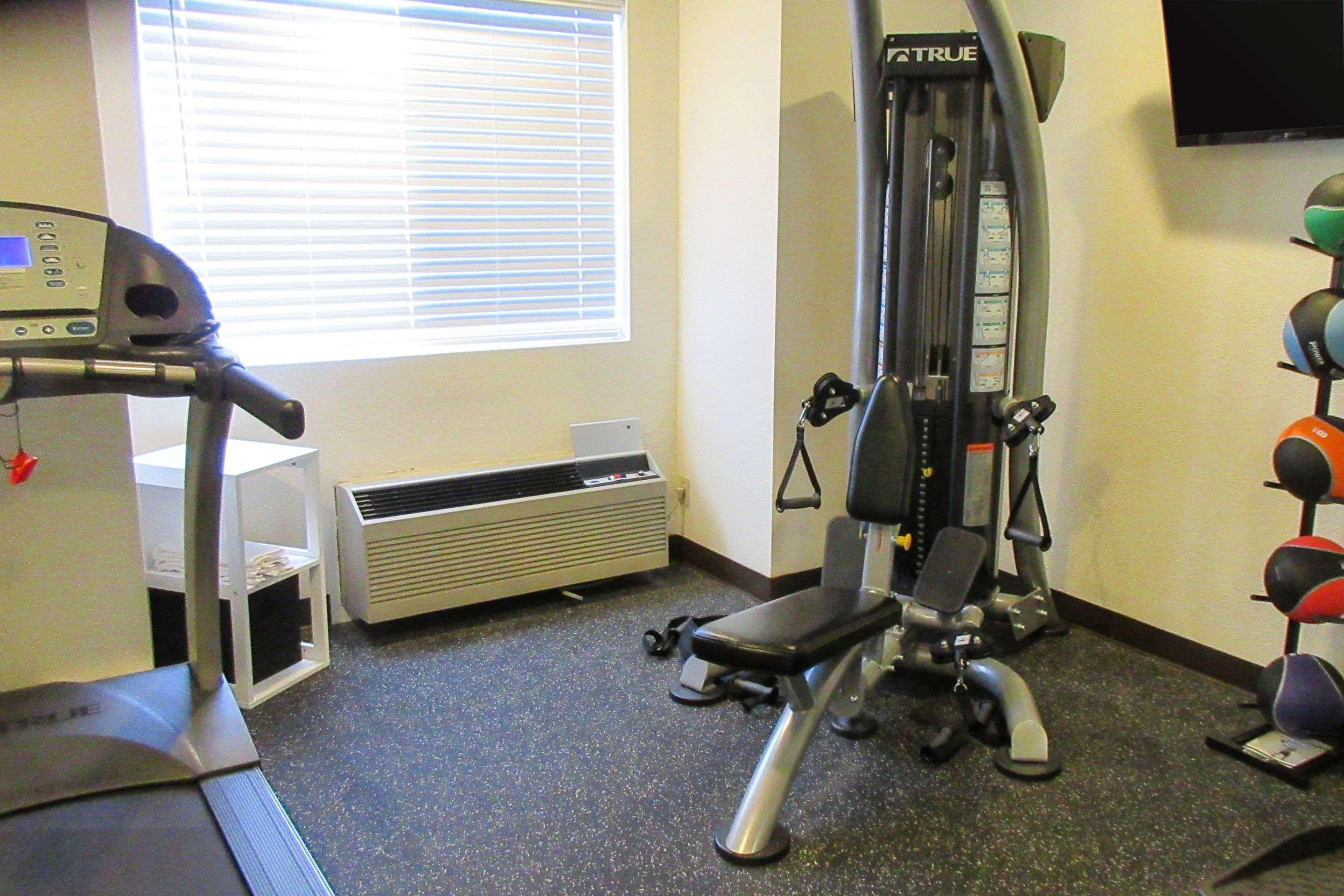 Quality & Near Nas Hotel Fallon